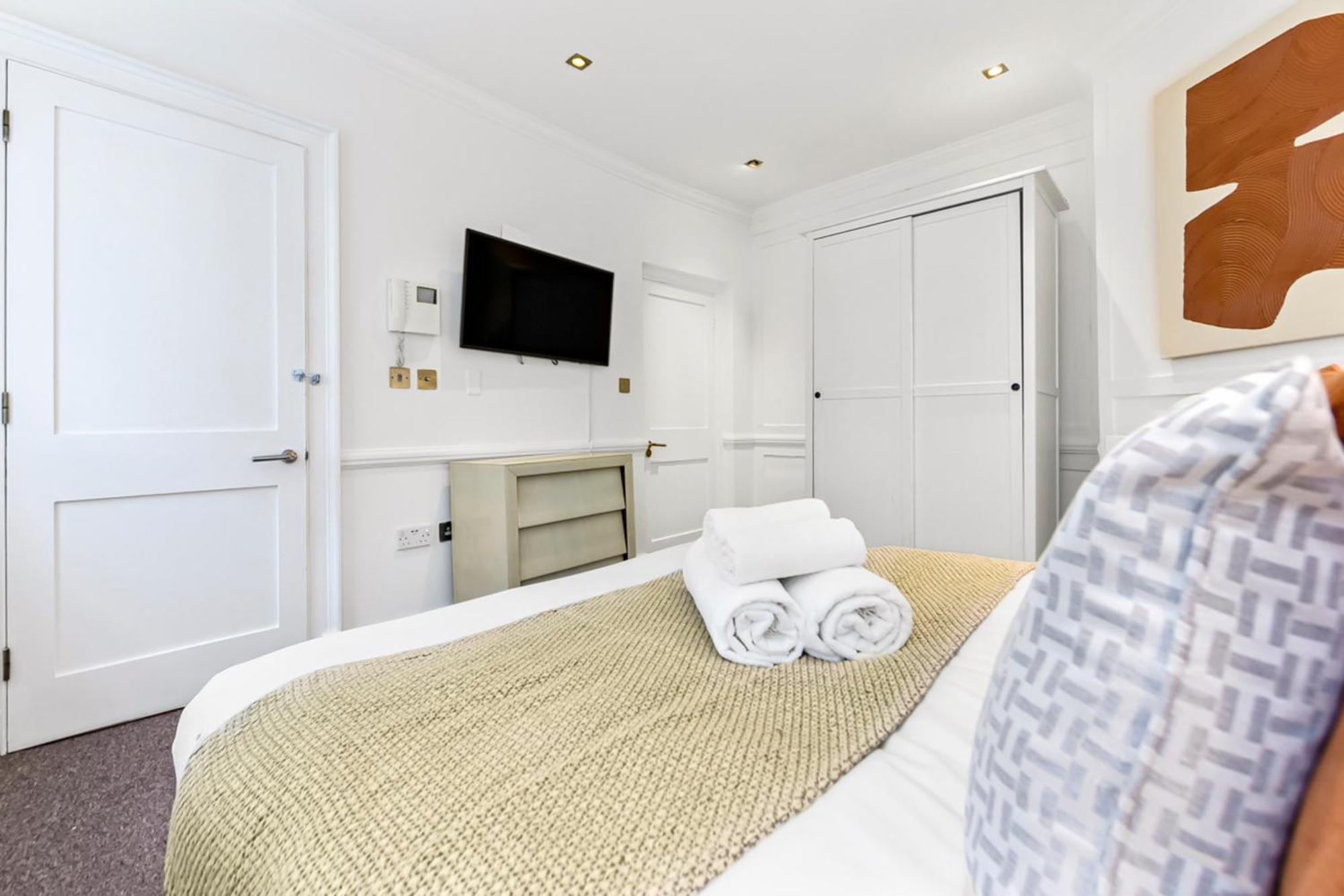 Piccadilly House! Villa Лондон Екстериор снимка